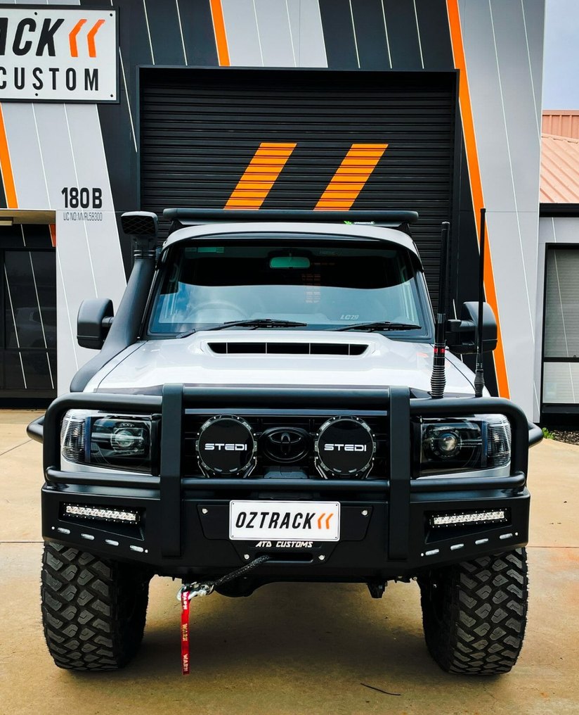 Matte-finish Toyota LandCruiser 79 Series build